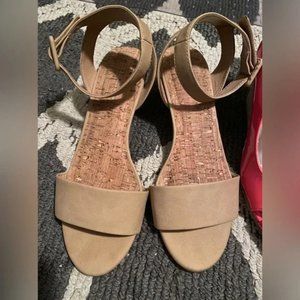 Women’s nude wedges